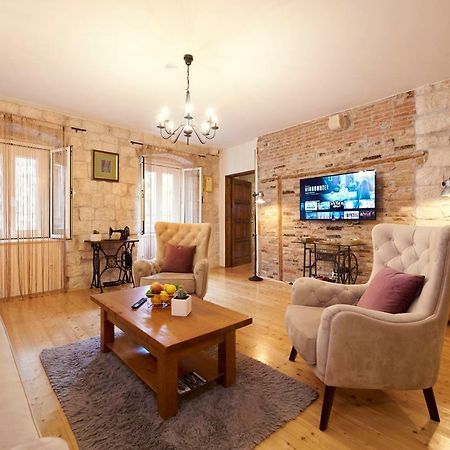 Apartment Capo Residence - Old Town - Parking Trogir Extérieur photo