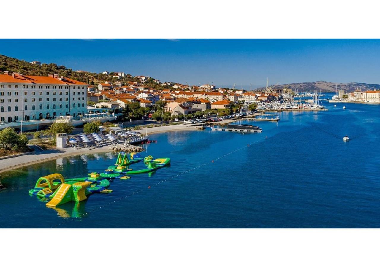 Apartment Capo Residence - Old Town - Parking Trogir Extérieur photo