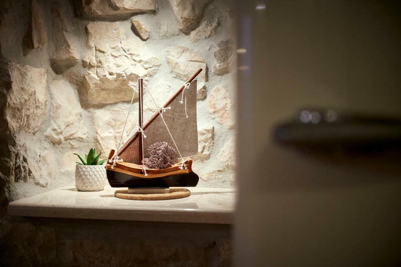 Apartment Capo Residence - Old Town - Parking Trogir Extérieur photo
