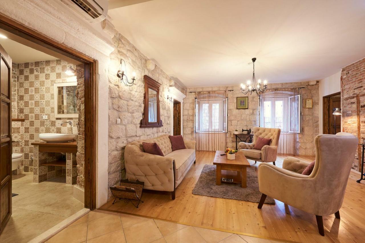 Apartment Capo Residence - Old Town - Parking Trogir Extérieur photo
