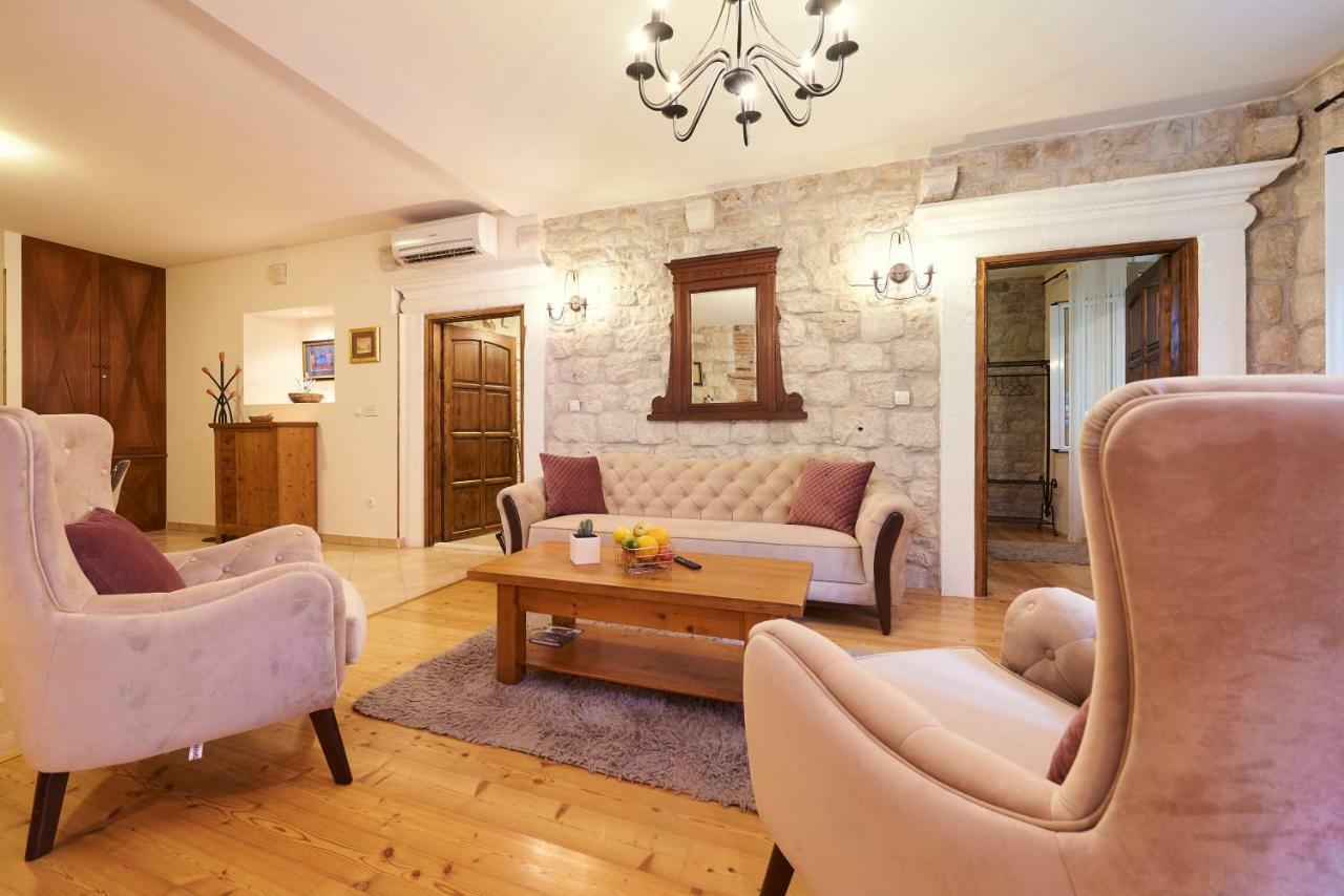 Apartment Capo Residence - Old Town - Parking Trogir Extérieur photo