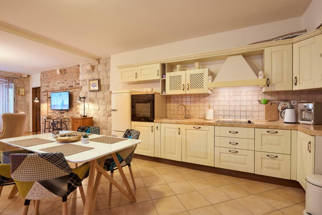 Apartment Capo Residence - Old Town - Parking Trogir Extérieur photo
