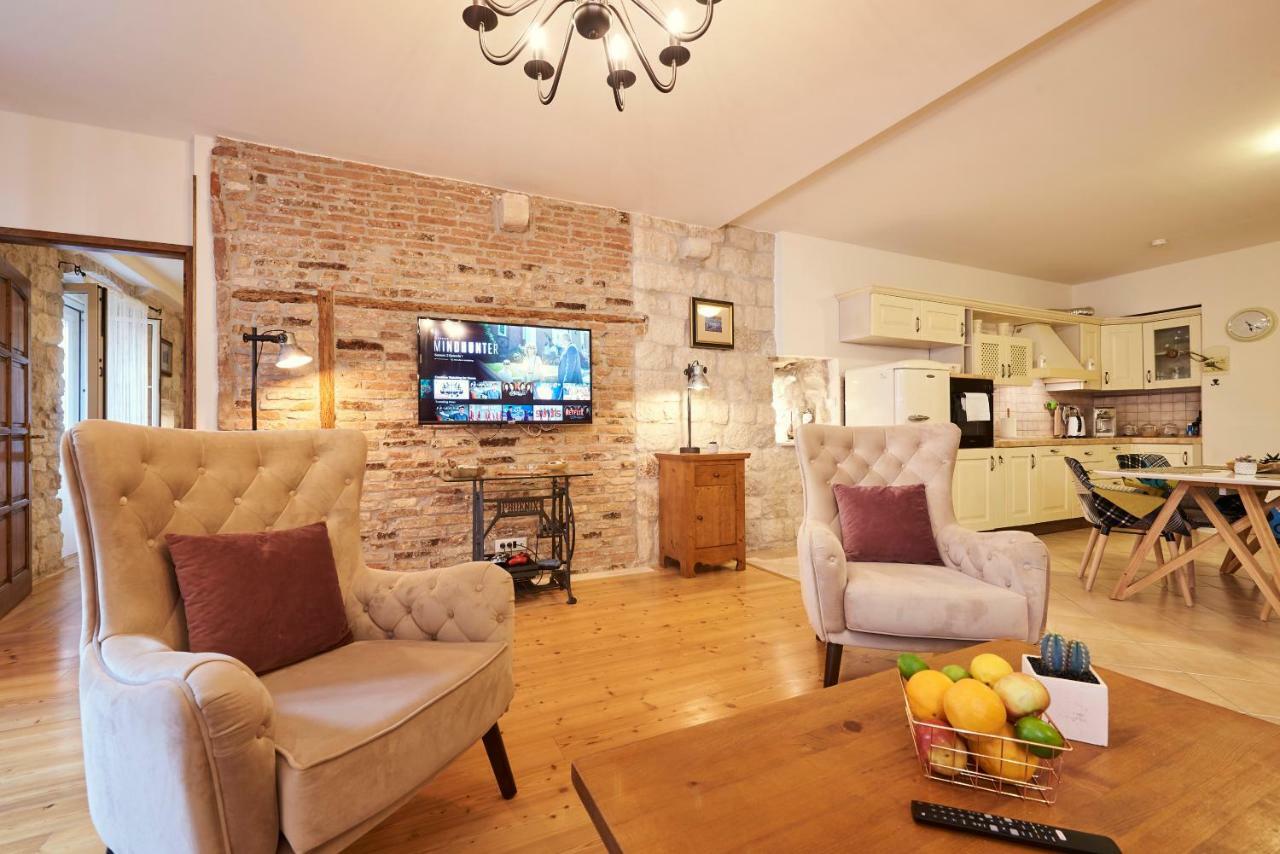 Apartment Capo Residence - Old Town - Parking Trogir Extérieur photo