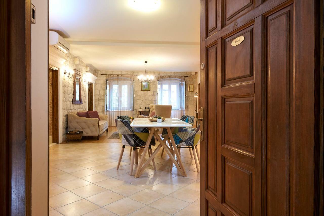 Apartment Capo Residence - Old Town - Parking Trogir Extérieur photo