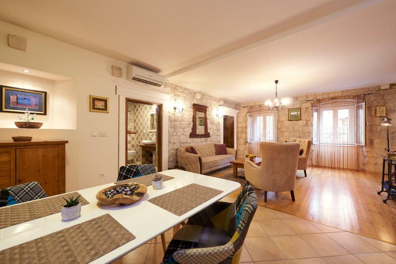Apartment Capo Residence - Old Town - Parking Trogir Extérieur photo