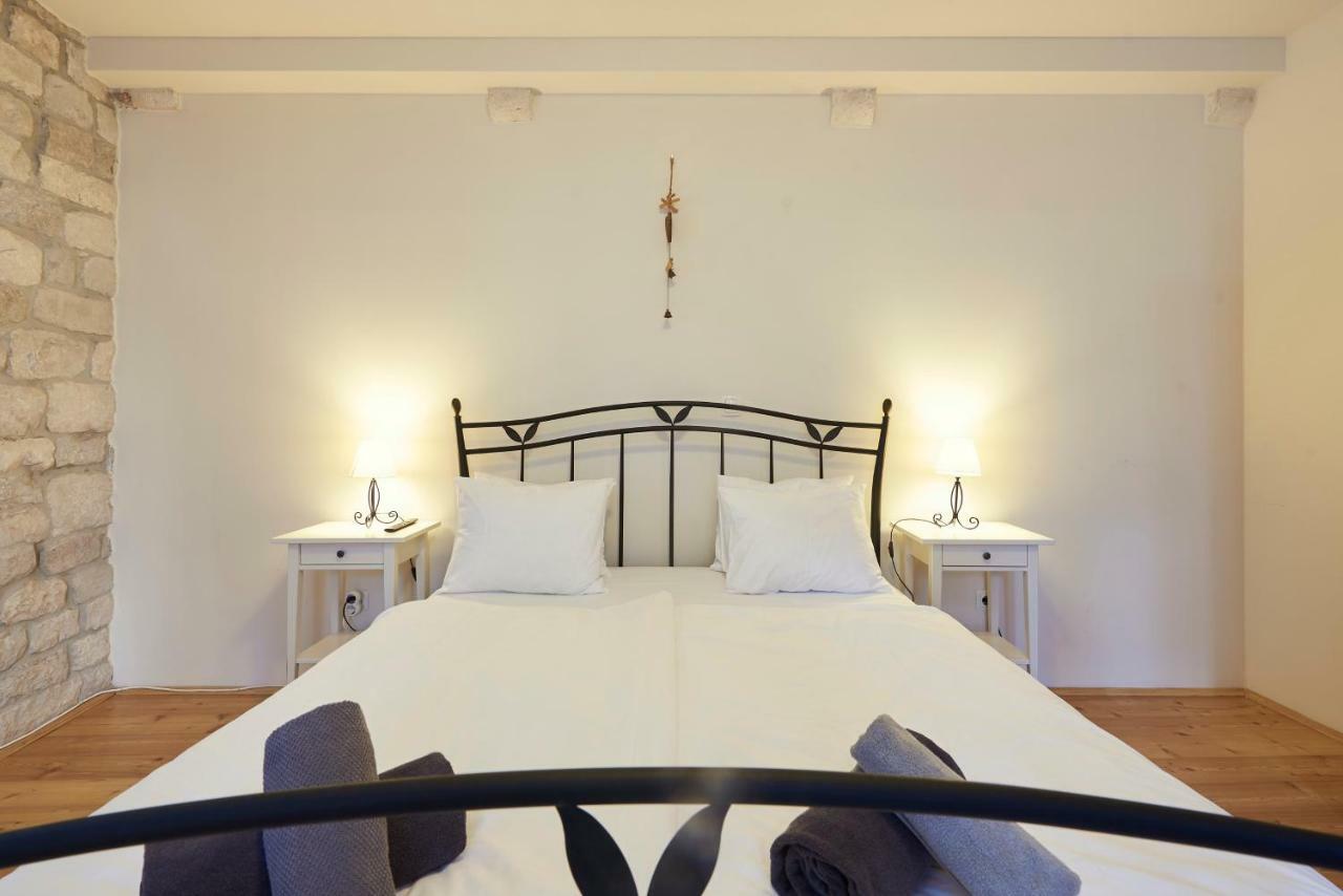 Apartment Capo Residence - Old Town - Parking Trogir Extérieur photo