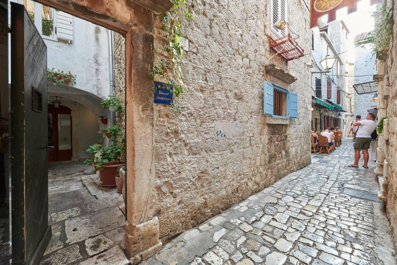 Apartment Capo Residence - Old Town - Parking Trogir Extérieur photo