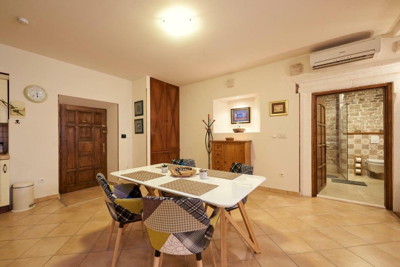Apartment Capo Residence - Old Town - Parking Trogir Extérieur photo