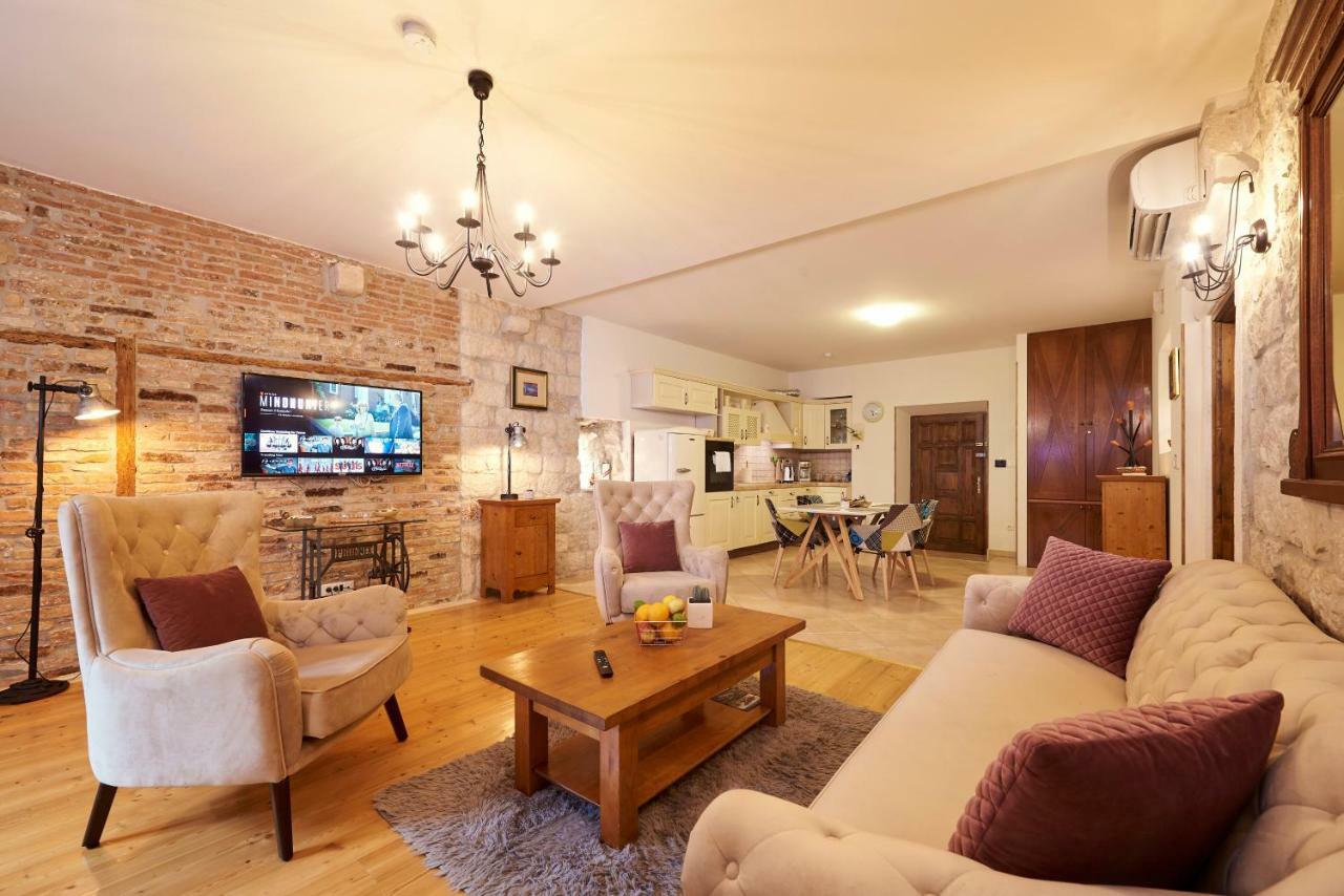 Apartment Capo Residence - Old Town - Parking Trogir Extérieur photo
