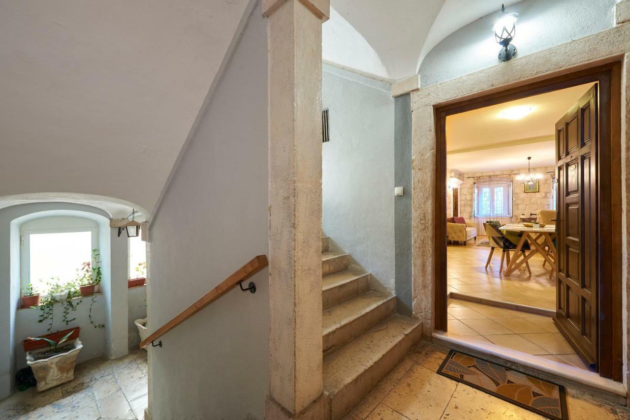 Apartment Capo Residence - Old Town - Parking Trogir Extérieur photo