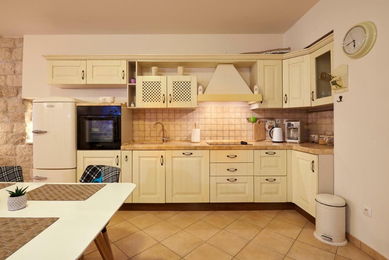 Apartment Capo Residence - Old Town - Parking Trogir Extérieur photo